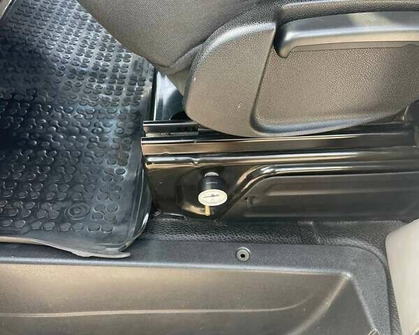 Белый Рено Мастер, объемом двигателя 2.5 л и пробегом 452 тыс. км за 16950 $, фото 19 на Automoto.ua