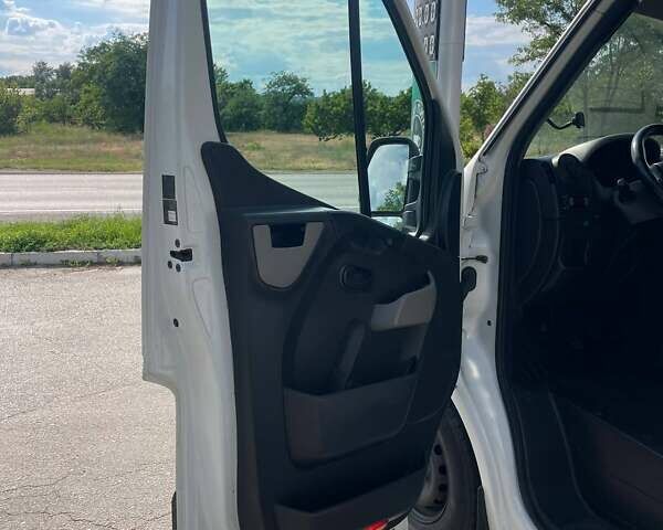 Белый Рено Мастер, объемом двигателя 2.5 л и пробегом 452 тыс. км за 16950 $, фото 17 на Automoto.ua