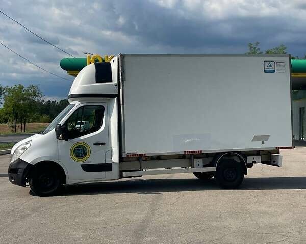 Белый Рено Мастер, объемом двигателя 2.5 л и пробегом 452 тыс. км за 16950 $, фото 3 на Automoto.ua