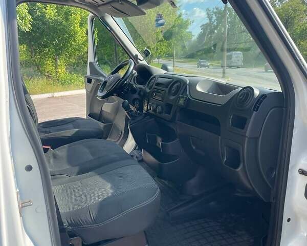 Белый Рено Мастер, объемом двигателя 2.5 л и пробегом 452 тыс. км за 16950 $, фото 40 на Automoto.ua