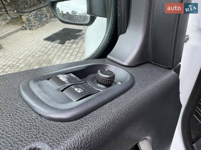 Белый Рено Мастер, объемом двигателя 2.3 л и пробегом 278 тыс. км за 17500 $, фото 30 на Automoto.ua