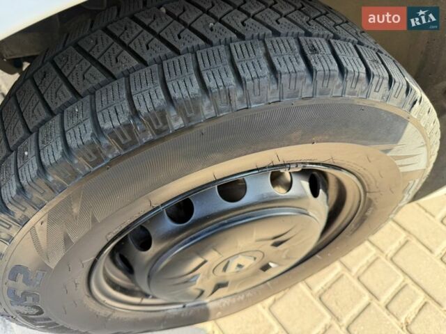 Білий Рено Мастєр, об'ємом двигуна 2.3 л та пробігом 287 тис. км за 16000 $, фото 63 на Automoto.ua