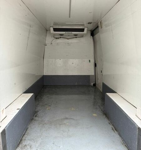 Белый Рено Мастер, объемом двигателя 2.3 л и пробегом 398 тыс. км за 15000 $, фото 9 на Automoto.ua