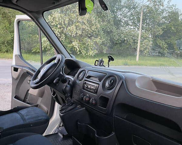 Белый Рено Мастер, объемом двигателя 2.3 л и пробегом 450 тыс. км за 11500 $, фото 8 на Automoto.ua