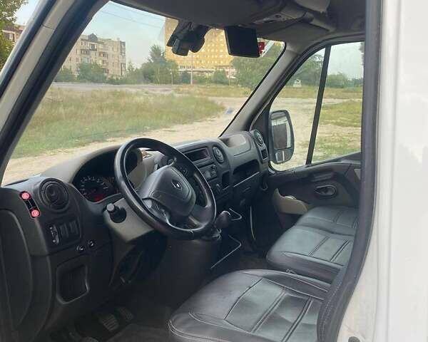 Белый Рено Мастер, объемом двигателя 2.3 л и пробегом 410 тыс. км за 16500 $, фото 12 на Automoto.ua