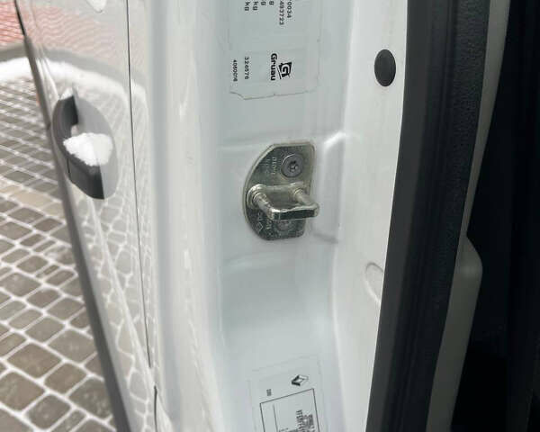 Білий Рено Мастєр, об'ємом двигуна 2.3 л та пробігом 265 тис. км за 16550 $, фото 34 на Automoto.ua