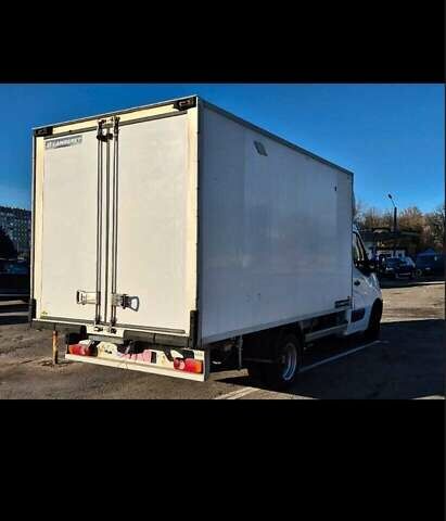 Белый Рено Мастер, объемом двигателя 0 л и пробегом 287 тыс. км за 18750 $, фото 2 на Automoto.ua