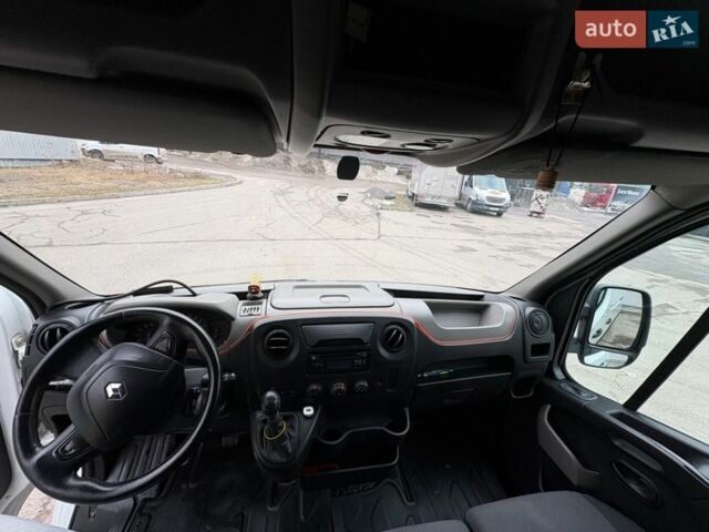 Белый Рено Мастер, объемом двигателя 2.3 л и пробегом 398 тыс. км за 15000 $, фото 19 на Automoto.ua