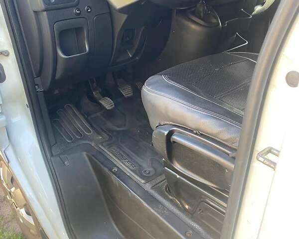 Белый Рено Мастер, объемом двигателя 2.3 л и пробегом 410 тыс. км за 16500 $, фото 16 на Automoto.ua