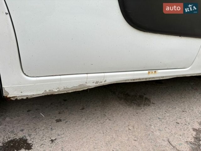 Белый Рено Мастер, объемом двигателя 2.3 л и пробегом 398 тыс. км за 15000 $, фото 14 на Automoto.ua