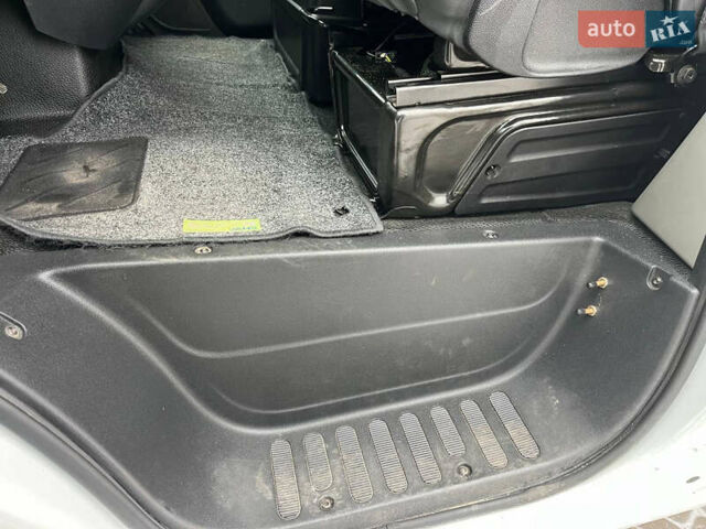 Білий Рено Мастєр, об'ємом двигуна 2.3 л та пробігом 265 тис. км за 16550 $, фото 22 на Automoto.ua