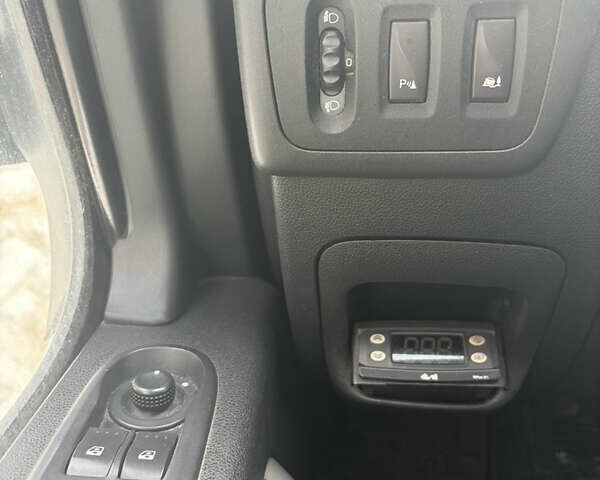 Белый Рено Мастер, объемом двигателя 2.3 л и пробегом 350 тыс. км за 14500 $, фото 11 на Automoto.ua