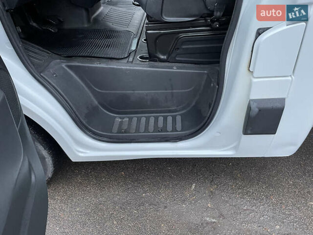 Білий Рено Мастєр, об'ємом двигуна 2.3 л та пробігом 388 тис. км за 21800 $, фото 41 на Automoto.ua