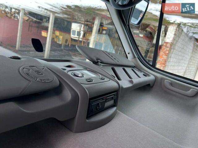 Белый Рено Мастер, объемом двигателя 2.3 л и пробегом 232 тыс. км за 18900 $, фото 35 на Automoto.ua