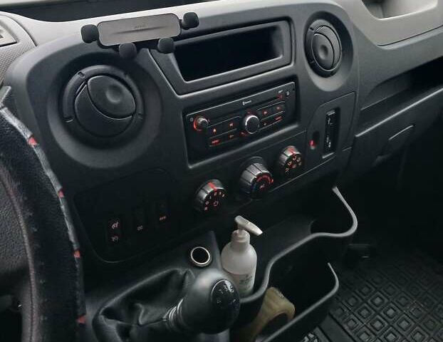 Белый Рено Мастер, объемом двигателя 2.3 л и пробегом 350 тыс. км за 15500 $, фото 8 на Automoto.ua