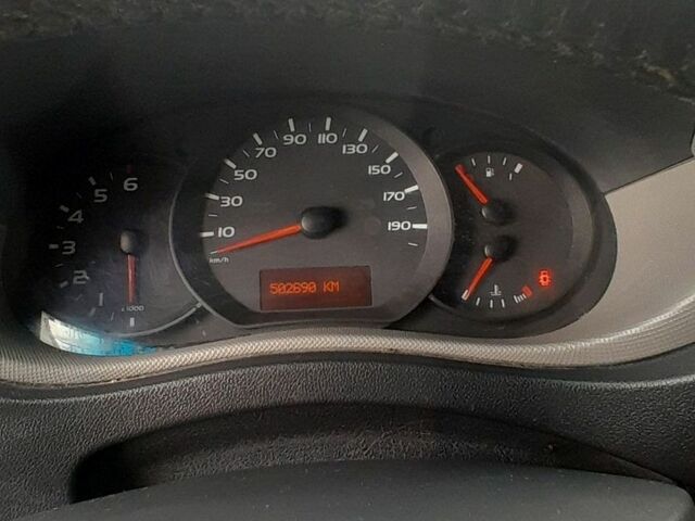 Белый Рено Мастер, объемом двигателя 2.3 л и пробегом 502 тыс. км за 10800 $, фото 2 на Automoto.ua