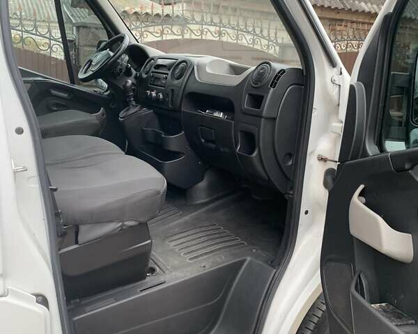 Белый Рено Мастер, объемом двигателя 2.3 л и пробегом 380 тыс. км за 16500 $, фото 8 на Automoto.ua