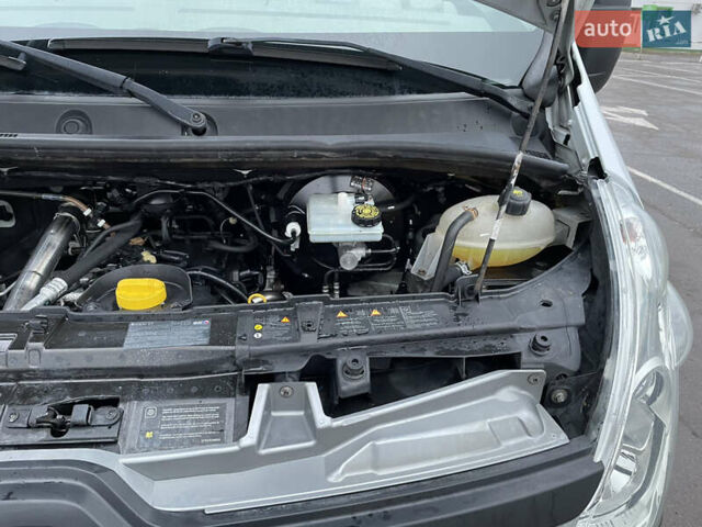 Білий Рено Мастєр, об'ємом двигуна 2.3 л та пробігом 388 тис. км за 21800 $, фото 32 на Automoto.ua