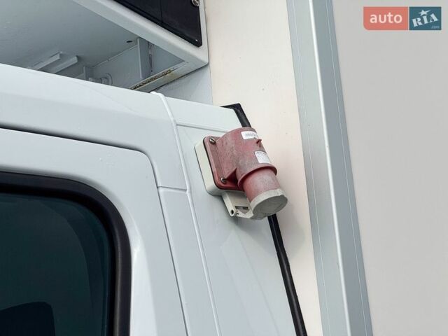 Белый Рено Мастер, объемом двигателя 2.3 л и пробегом 170 тыс. км за 16900 $, фото 5 на Automoto.ua