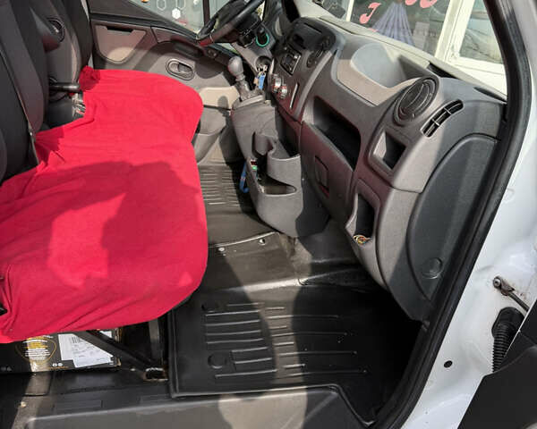Белый Рено Мастер, объемом двигателя 2.3 л и пробегом 420 тыс. км за 13200 $, фото 32 на Automoto.ua
