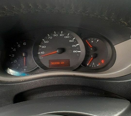 Белый Рено Мастер, объемом двигателя 2.3 л и пробегом 502 тыс. км за 10800 $, фото 2 на Automoto.ua