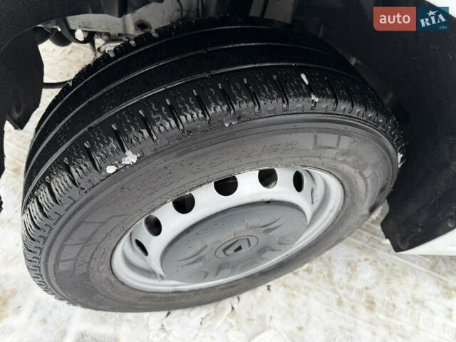 Білий Рено Мастєр, об'ємом двигуна 2.3 л та пробігом 301 тис. км за 17500 $, фото 55 на Automoto.ua