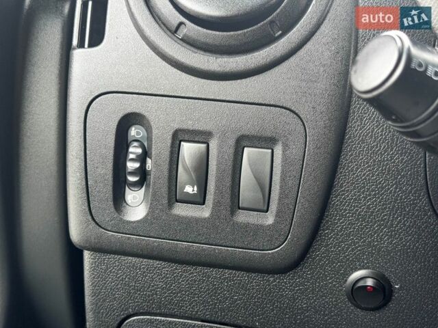 Белый Рено Мастер, объемом двигателя 2.3 л и пробегом 170 тыс. км за 16900 $, фото 15 на Automoto.ua