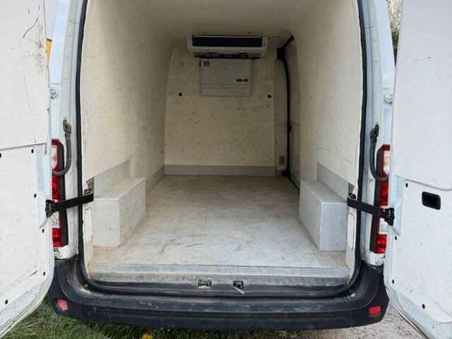 Белый Рено Мастер, объемом двигателя 2.3 л и пробегом 421 тыс. км за 12900 $, фото 11 на Automoto.ua