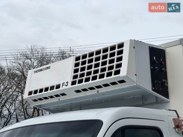 Белый Рено Мастер, объемом двигателя 2.3 л и пробегом 170 тыс. км за 16900 $, фото 3 на Automoto.ua