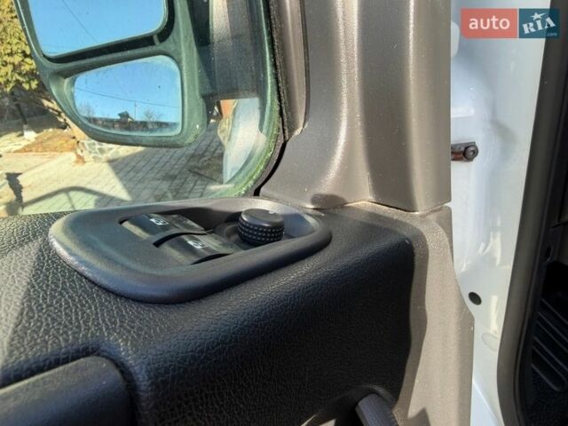 Білий Рено Мастєр, об'ємом двигуна 2.3 л та пробігом 303 тис. км за 17500 $, фото 53 на Automoto.ua