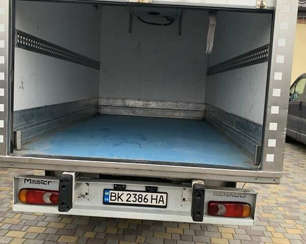 Белый Рено Мастер, объемом двигателя 2.3 л и пробегом 380 тыс. км за 16500 $, фото 3 на Automoto.ua