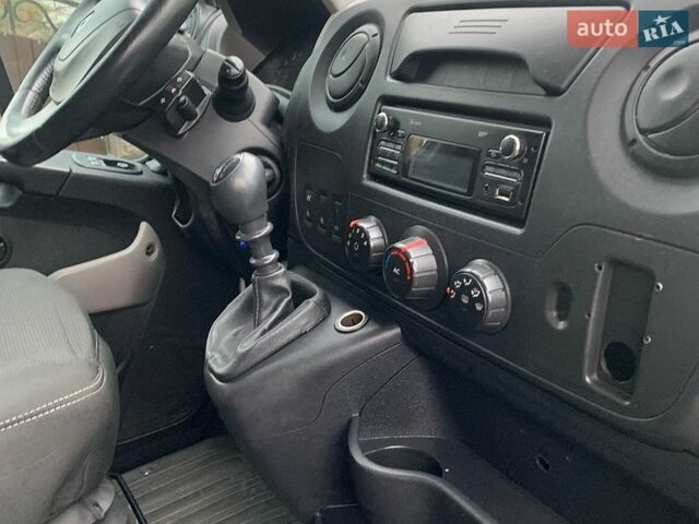 Белый Рено Мастер, объемом двигателя 2.3 л и пробегом 375 тыс. км за 16500 $, фото 11 на Automoto.ua