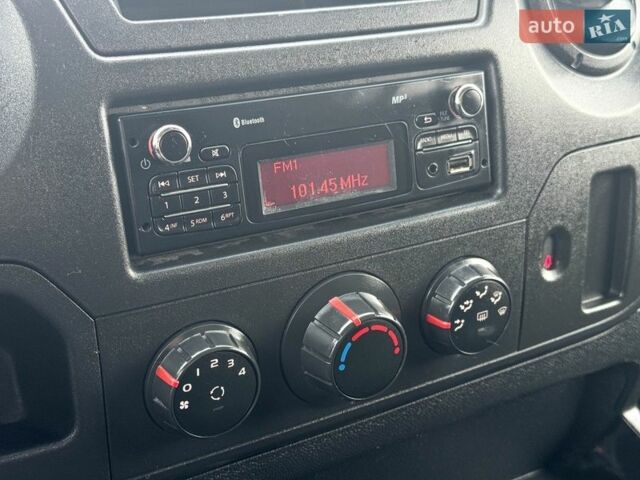 Белый Рено Мастер, объемом двигателя 2.3 л и пробегом 170 тыс. км за 16900 $, фото 16 на Automoto.ua