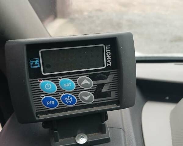 Белый Рено Мастер, объемом двигателя 2.3 л и пробегом 350 тыс. км за 15500 $, фото 7 на Automoto.ua