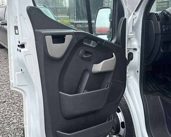 Белый Рено Мастер, объемом двигателя 2.3 л и пробегом 225 тыс. км за 23300 $, фото 26 на Automoto.ua