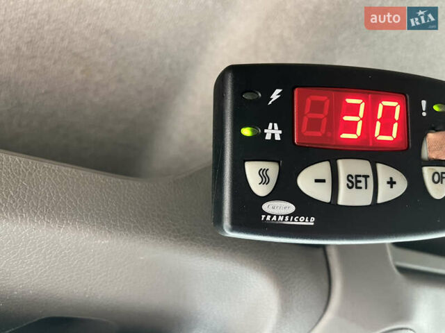 Білий Рено Мастєр, об'ємом двигуна 2.3 л та пробігом 283 тис. км за 16600 $, фото 40 на Automoto.ua