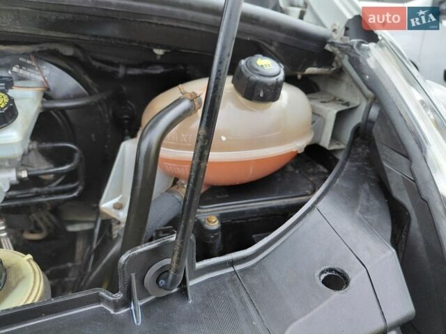 Белый Рено Мастер, объемом двигателя 2.3 л и пробегом 263 тыс. км за 14600 $, фото 14 на Automoto.ua