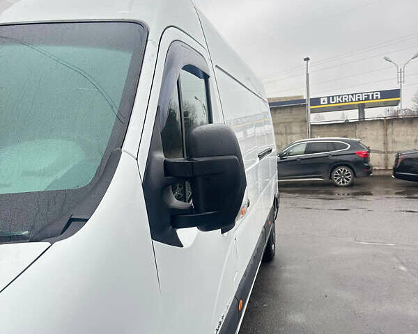 Белый Рено Мастер, объемом двигателя 2.3 л и пробегом 252 тыс. км за 14500 $, фото 3 на Automoto.ua
