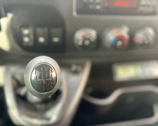 Білий Рено Мастєр, об'ємом двигуна 2.3 л та пробігом 296 тис. км за 18750 $, фото 36 на Automoto.ua