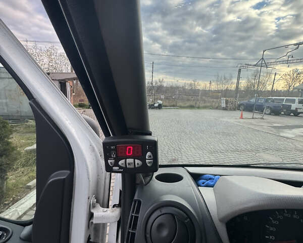 Белый Рено Мастер, объемом двигателя 2.3 л и пробегом 450 тыс. км за 20000 $, фото 15 на Automoto.ua