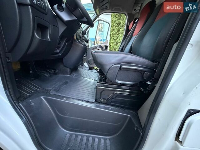 Белый Рено Мастер, объемом двигателя 2.3 л и пробегом 212 тыс. км за 17600 $, фото 35 на Automoto.ua
