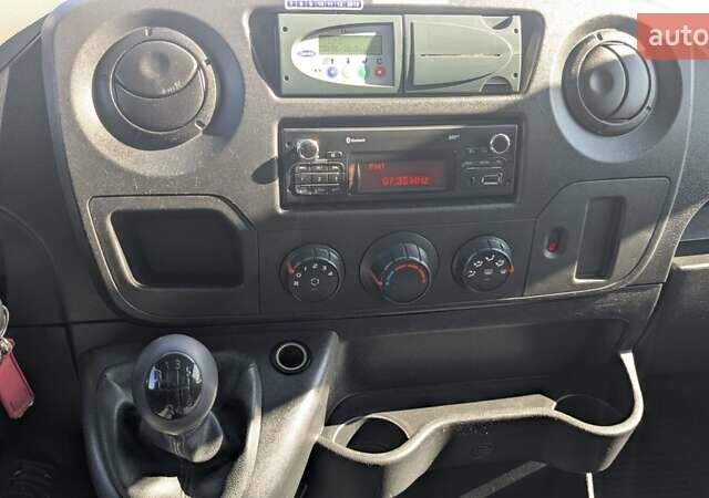 Белый Рено Мастер, объемом двигателя 2.3 л и пробегом 248 тыс. км за 15900 $, фото 12 на Automoto.ua