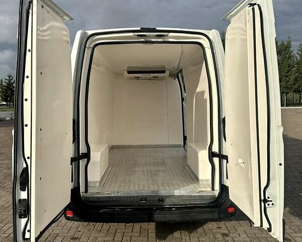 Белый Рено Мастер, объемом двигателя 2.3 л и пробегом 296 тыс. км за 18750 $, фото 18 на Automoto.ua