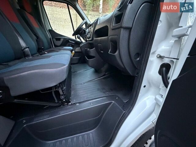 Белый Рено Мастер, объемом двигателя 2.3 л и пробегом 212 тыс. км за 17900 $, фото 51 на Automoto.ua