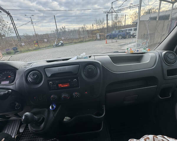 Белый Рено Мастер, объемом двигателя 2.3 л и пробегом 450 тыс. км за 20000 $, фото 16 на Automoto.ua
