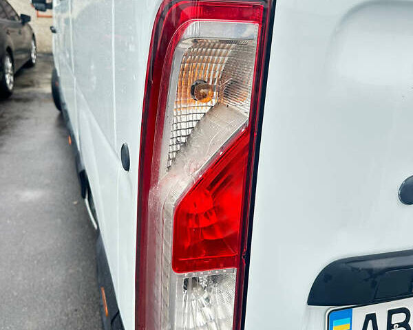 Белый Рено Мастер, объемом двигателя 2.3 л и пробегом 252 тыс. км за 14500 $, фото 6 на Automoto.ua