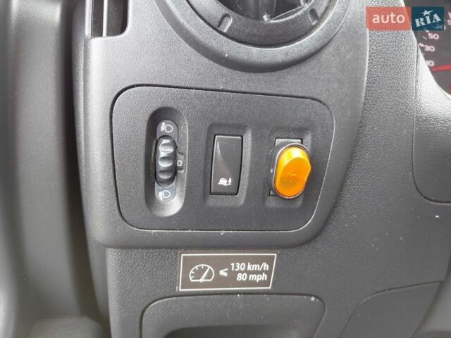 Белый Рено Мастер, объемом двигателя 2.3 л и пробегом 263 тыс. км за 14600 $, фото 51 на Automoto.ua