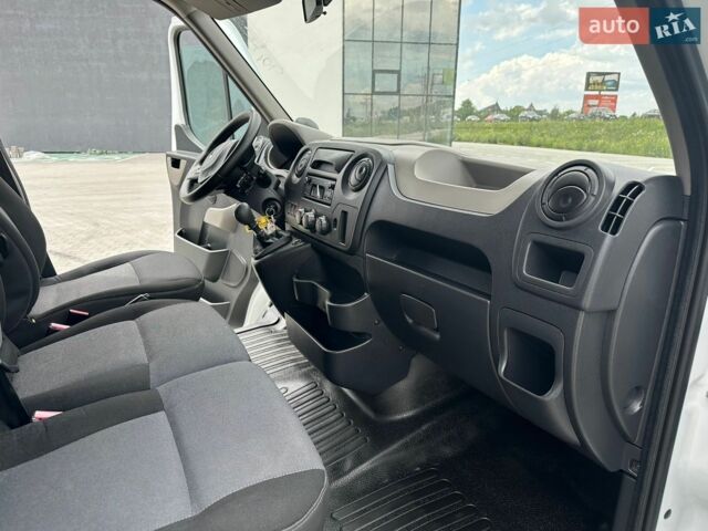 Белый Рено Мастер, объемом двигателя 2.3 л и пробегом 270 тыс. км за 22900 $, фото 29 на Automoto.ua