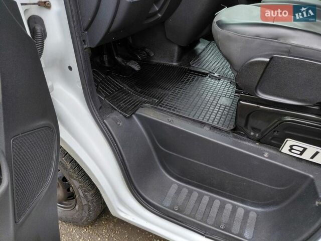 Белый Рено Мастер, объемом двигателя 2.3 л и пробегом 263 тыс. км за 14600 $, фото 58 на Automoto.ua