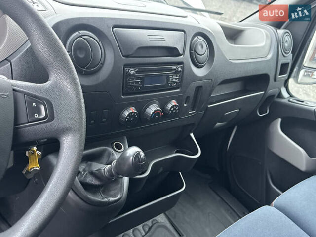Белый Рено Мастер, объемом двигателя 2.3 л и пробегом 225 тыс. км за 23300 $, фото 21 на Automoto.ua